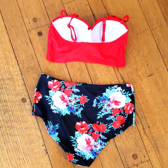 Bikini - Picture 2 of 2